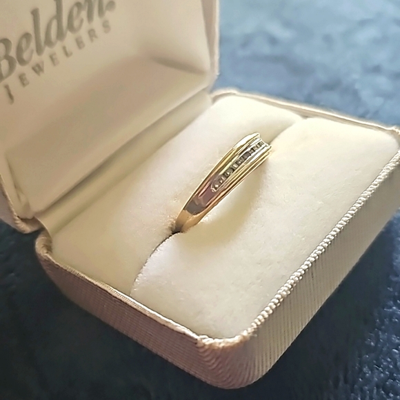 Vintage rare solid 10k gold diamond wedding band ring - Picture 3 of 9